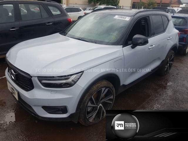 2021 VOLVO XC40