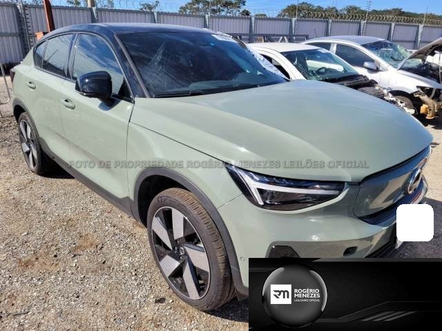 2022 VOLVO C40