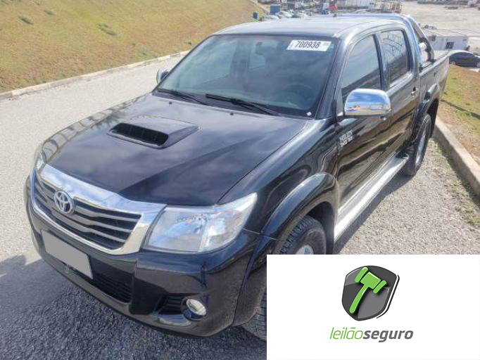 LOTE 023 - TOYOTA HILUX CD 2013